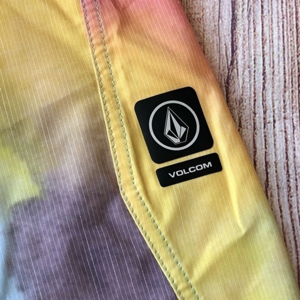 VOLCOM BOARD SHORTS - Picture 5 of 7